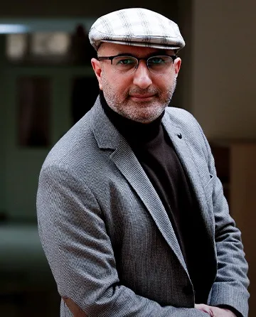 منصور ضابطیان نویسنده کتاب برگ اضافی